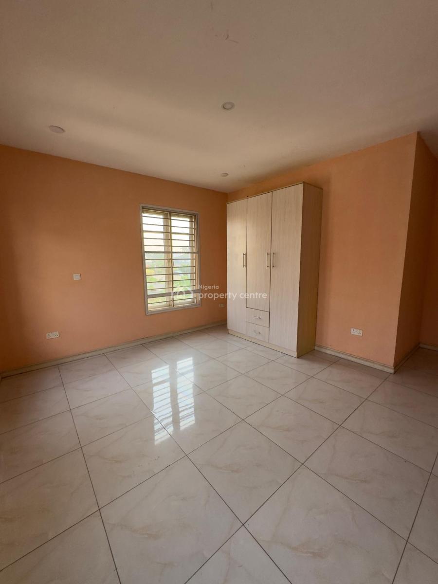 (3) Bedrooms Penthouse Flat with a Maids Room, Family Lounge., Ikeja Gra, Ikeja, Lagos, Flat / Apartment for Rent