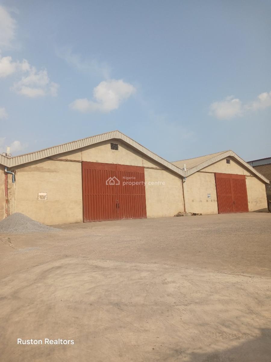 Warehouse Measuring 1,000sm, Podo, Ibadan, Oyo, Warehouse for Rent