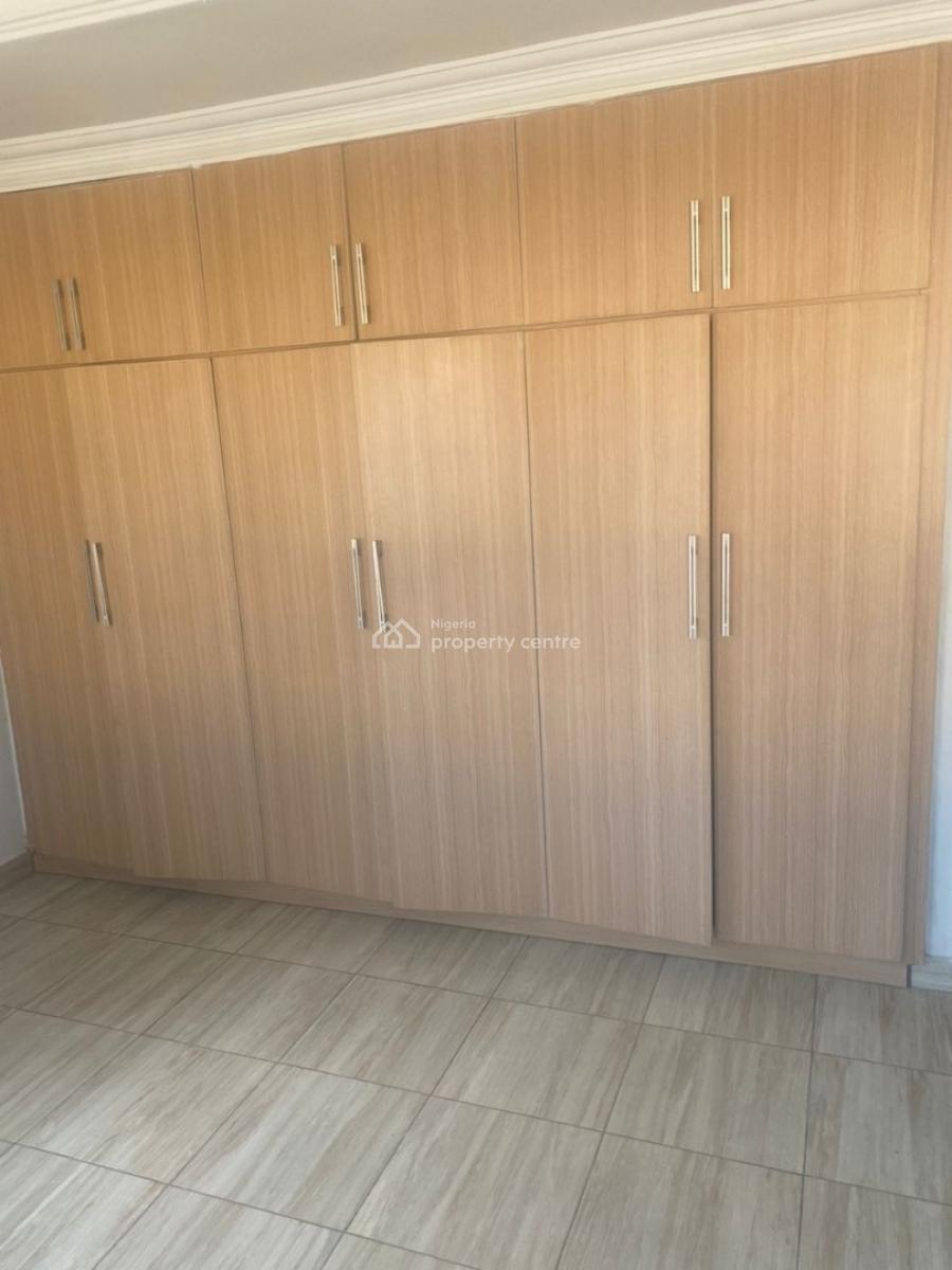 Spacious Single Room in a Shared Apartment, Lekki, Lagos, Flat / Apartment for Rent