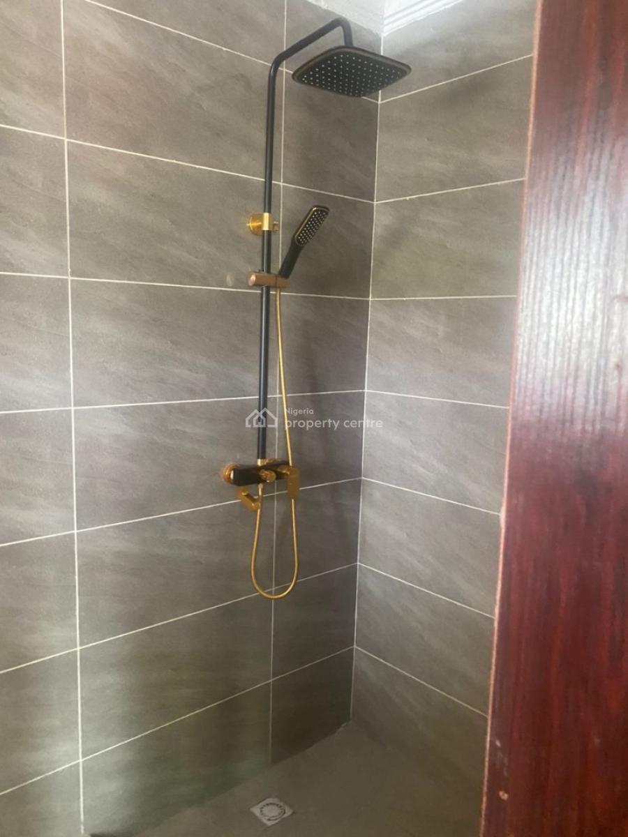 Spacious Single Room in a Shared Apartment, Lekki, Lagos, Flat / Apartment for Rent