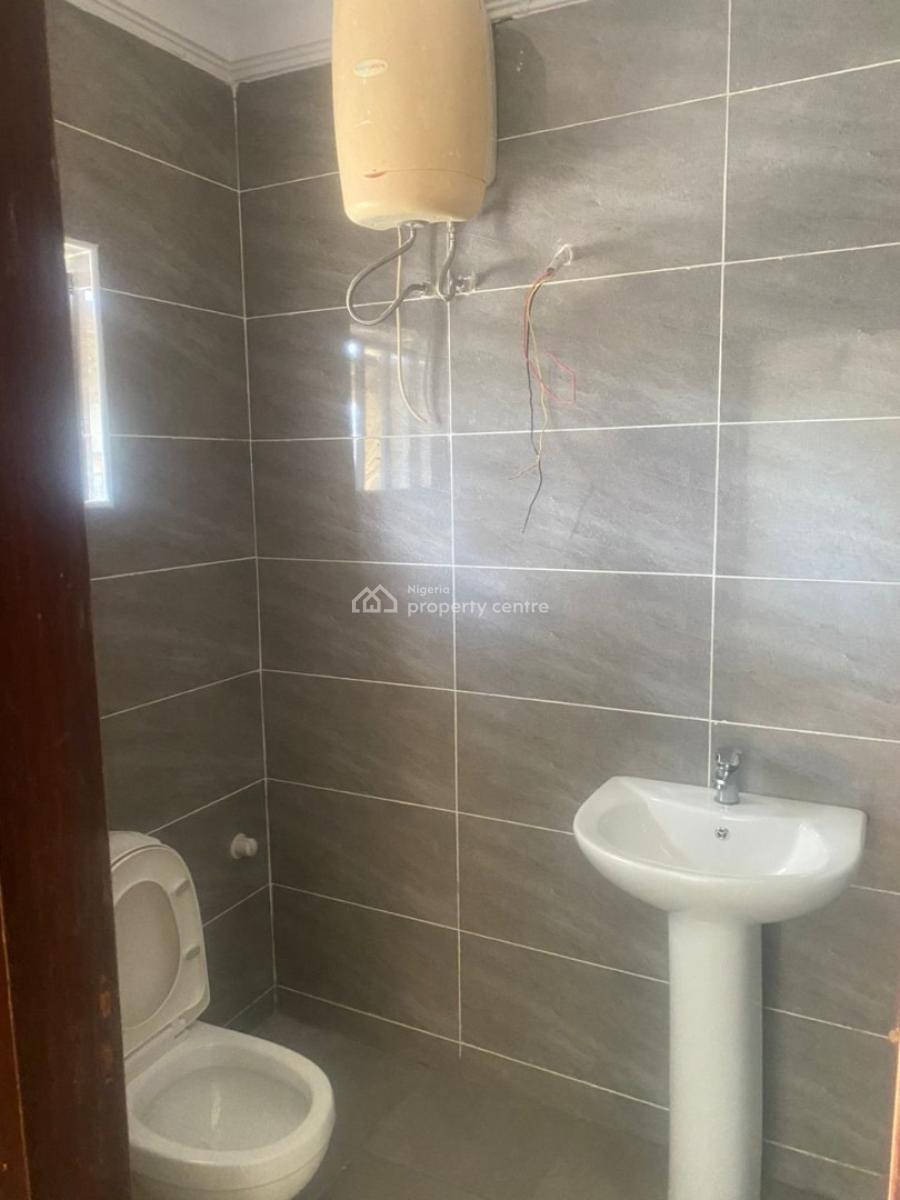 Spacious Single Room in a Shared Apartment, Lekki, Lagos, Flat / Apartment for Rent
