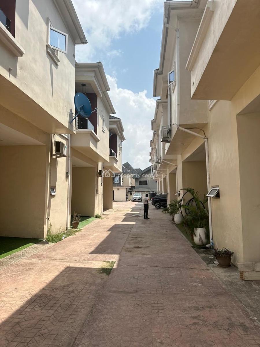Distress Sell 4bedrooms Terrace Duplex, Ikota, Lekki, Lagos, Terraced Duplex for Sale