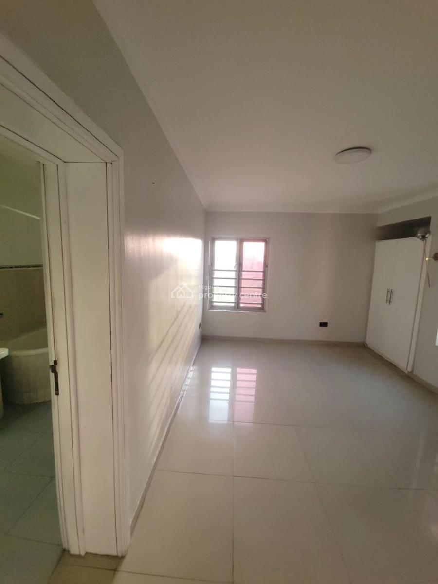 Well Built 2 Bedroom Apartment, Serviced 2 Bedroom Apartment with Spacious Rooms, Lekki Phase 1, Lekki, Lagos, Flat / Apartment for Rent