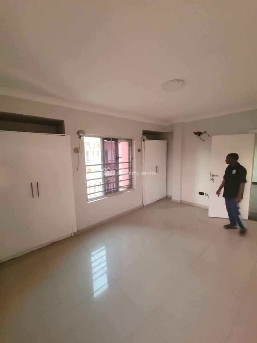 Well Built 2 Bedroom Apartment, Serviced 2 Bedroom Apartment with Spacious Rooms, Lekki Phase 1, Lekki, Lagos, Flat / Apartment for Rent