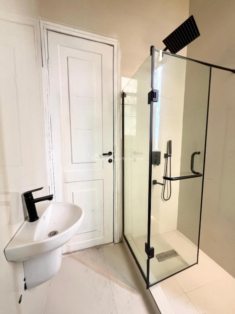 Stunning 2 Bedroom Apartment with Swimming Pool & Gym, Own a Piece of Luxury in Prime Location with High Rental Value, Lekki Phase 1, Lekki, Lagos, Block of Flats for Sale