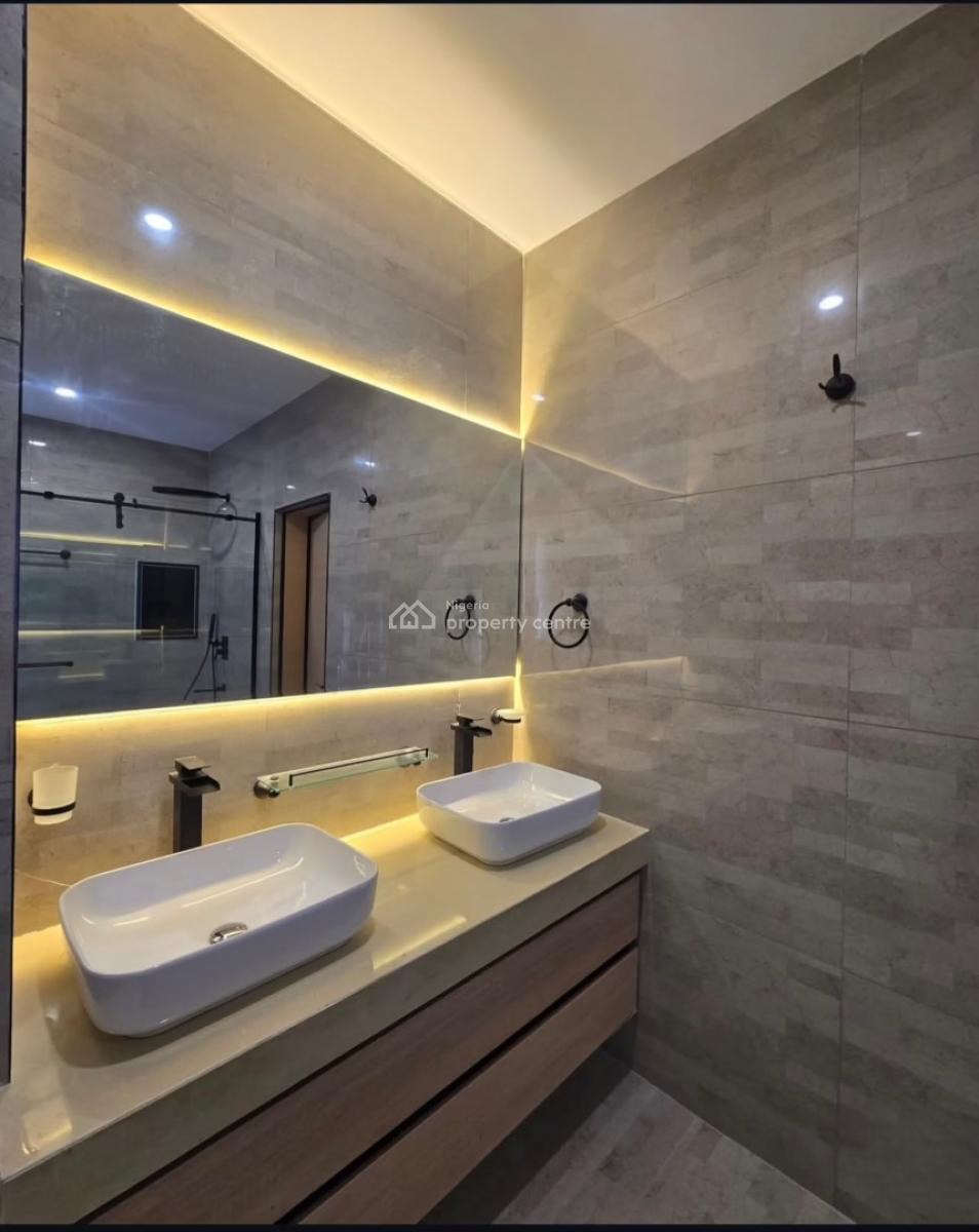 2 Bedroom Luxury and Service Apartment, Lekki, Lekki Phase 1, Lekki, Lagos, Block of Flats for Sale