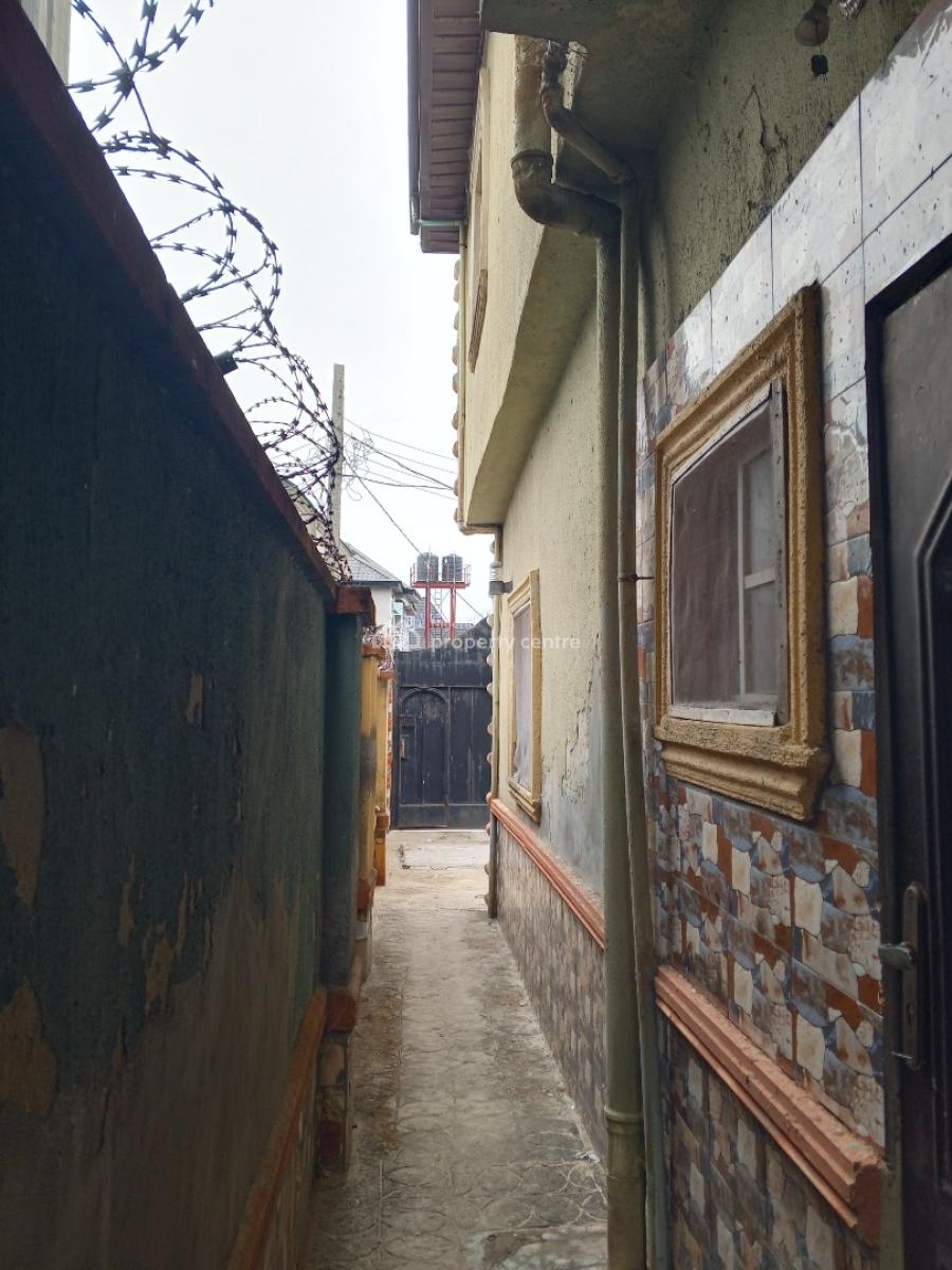 Massive Standard 2bedroom Downstairs Apartment. Renovation to Be Done., Mopol Road Gbetu Awoyaya New Road, Awoyaya, Ibeju Lekki, Lagos, House for Rent