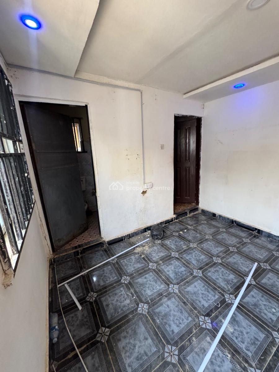 Standard Selfcontain in Apo Dutse Community, Band a Light, Apo Community Close to Cedercrest Hospital Apo Nepa, Apo, Abuja, Self Contain (single Rooms) for Rent