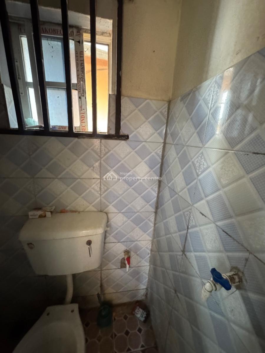 Standard Selfcontain in Apo Dutse Community, Band a Light, Apo Community Close to Cedercrest Hospital Apo Nepa, Apo, Abuja, Self Contain (single Rooms) for Rent