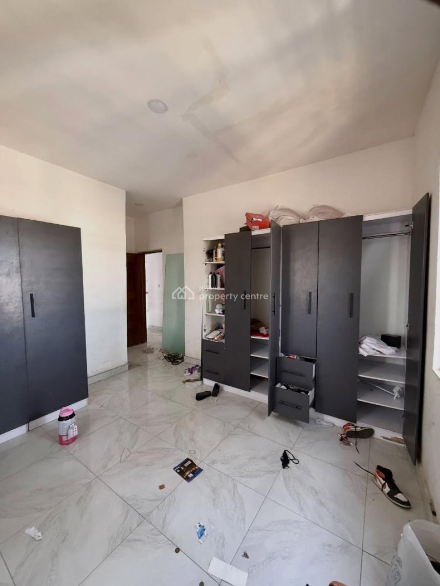 3 Bedroom Apartment with En-suite Rooms, Ologolo, Lekki, Lagos, Flat / Apartment for Rent