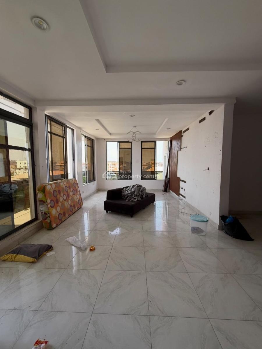 3 Bedroom Apartment with En-suite Rooms, Ologolo, Lekki, Lagos, Flat / Apartment for Rent