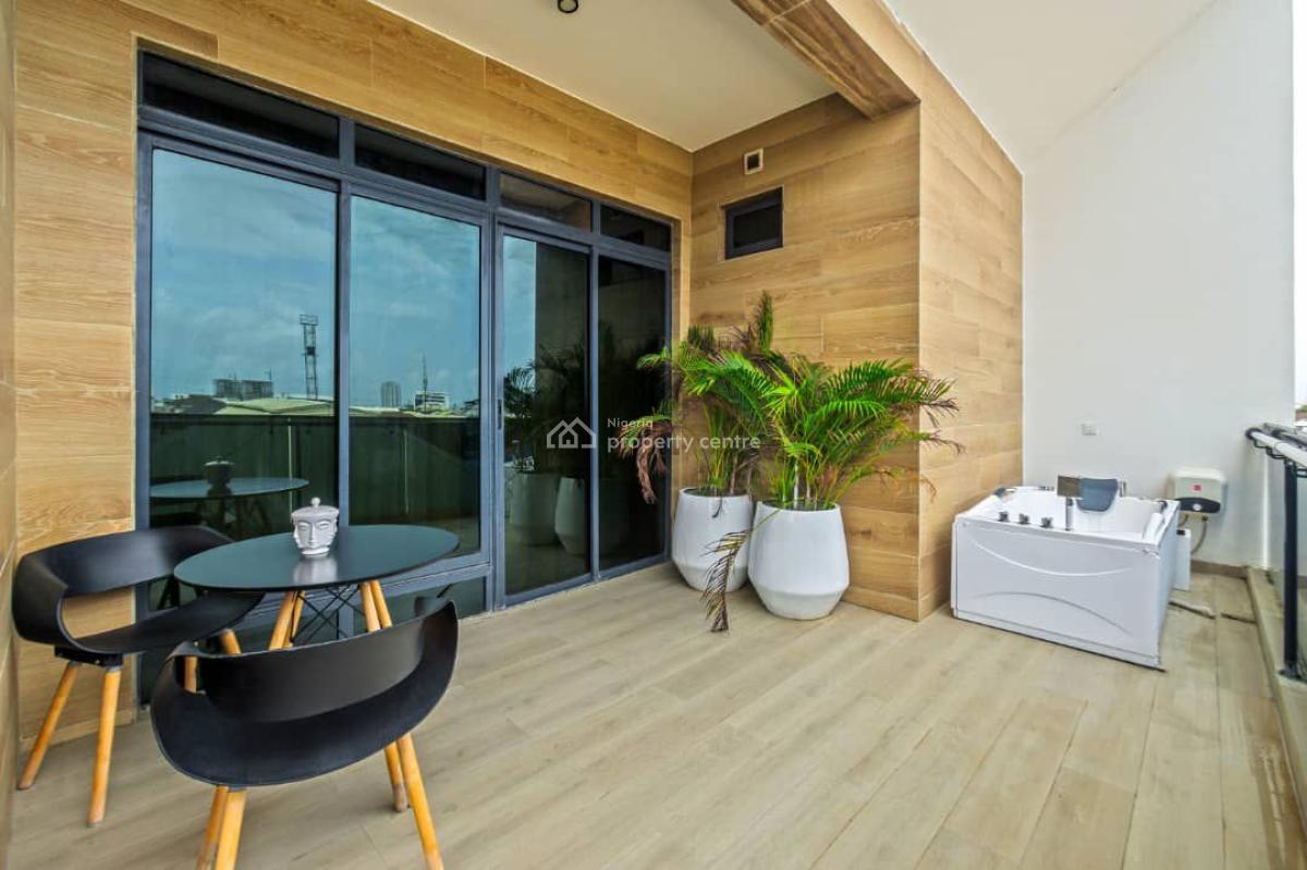 Spacious Massive Luxury Fully Furish  3bedroom Penthouse, Secure Estate Off Admiraty Wey Lekki Phase One, Lekki Phase 1, Lekki, Lagos, Block of Flats for Sale