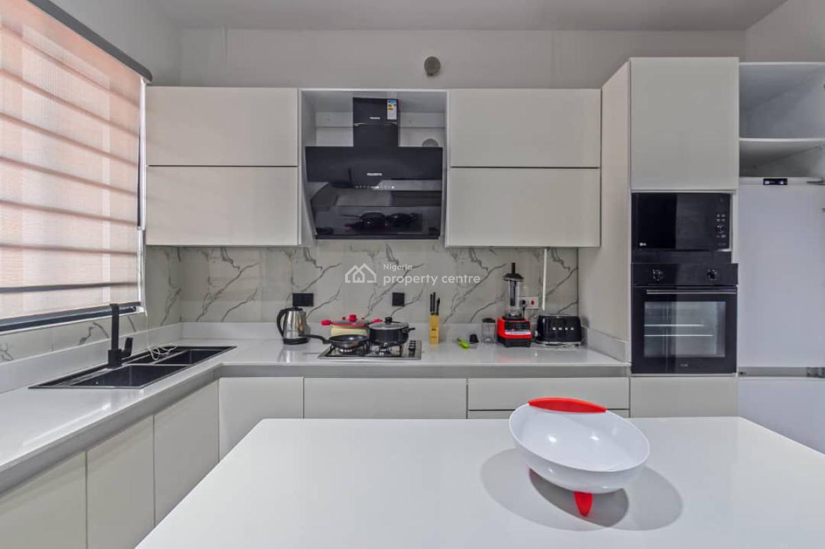 Spacious Massive Luxury Fully Furish  3bedroom Penthouse, Secure Estate Off Admiraty Wey Lekki Phase One, Lekki Phase 1, Lekki, Lagos, Block of Flats for Sale