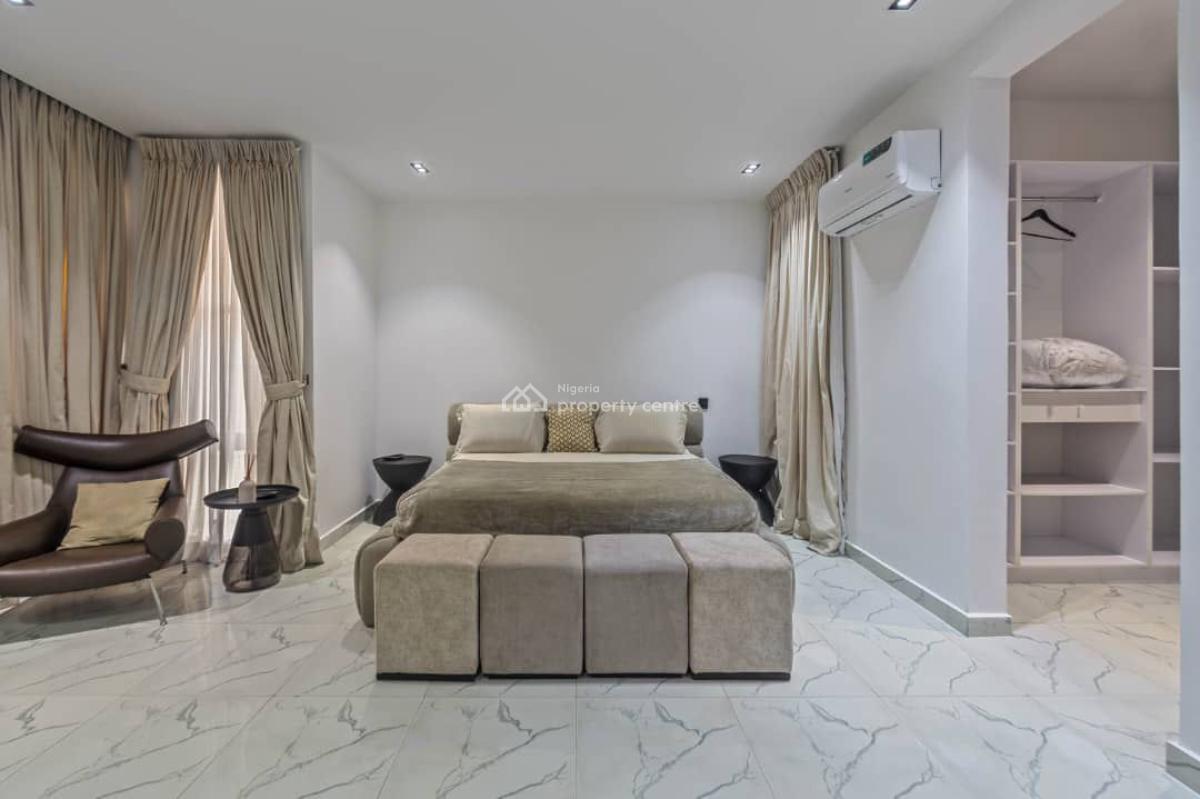 Spacious Massive Luxury Fully Furish  3bedroom Penthouse, Secure Estate Off Admiraty Wey Lekki Phase One, Lekki Phase 1, Lekki, Lagos, Block of Flats for Sale