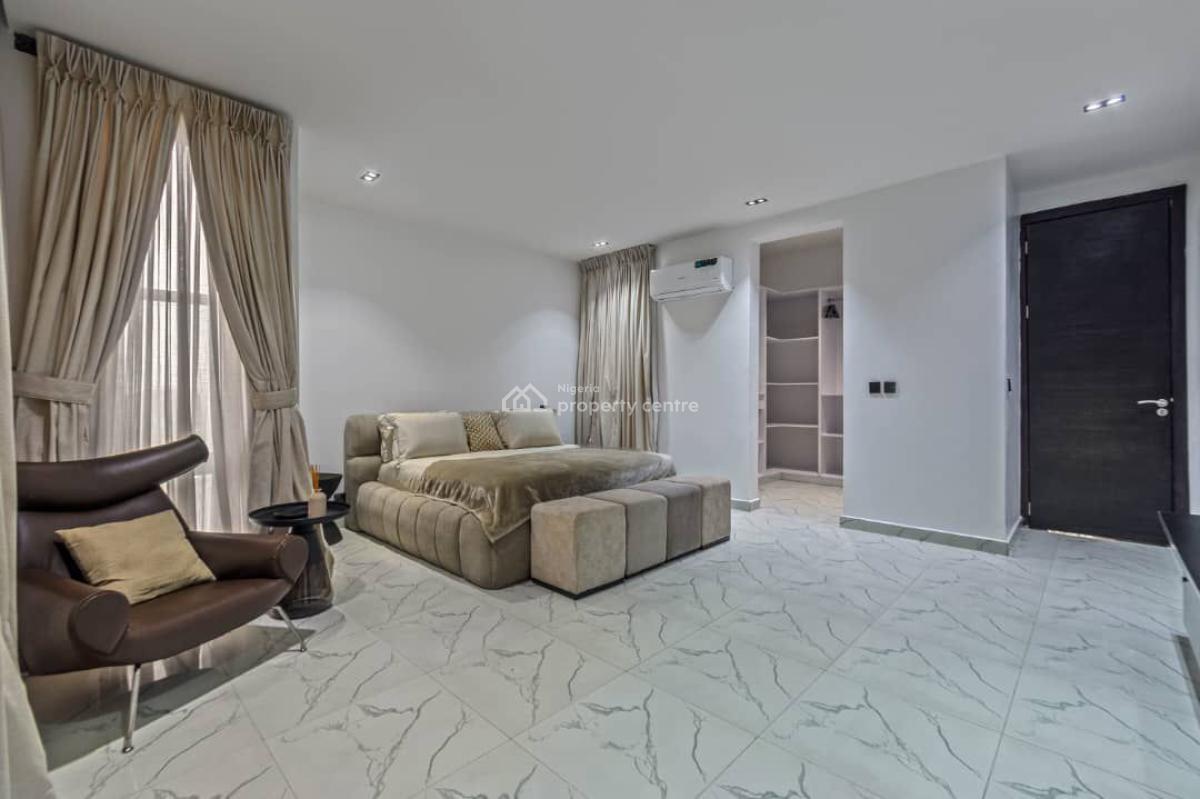 Spacious Massive Luxury Fully Furish  3bedroom Penthouse, Secure Estate Off Admiraty Wey Lekki Phase One, Lekki Phase 1, Lekki, Lagos, Block of Flats for Sale