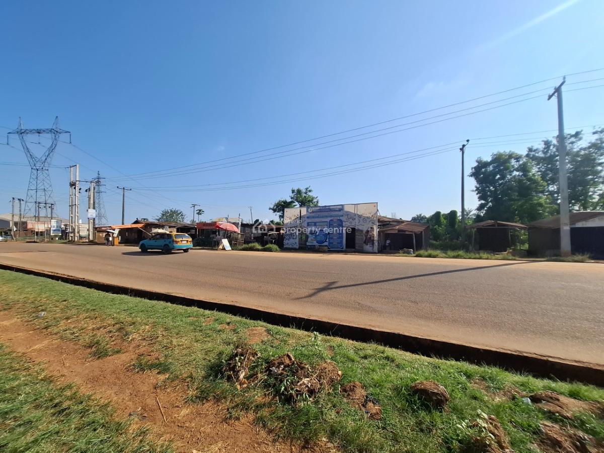 Plots of Land Facing The Main Road at Futa South Gate Axis, Futa South Gate, Akure, Akure, Ondo, Mixed-use Land for Sale