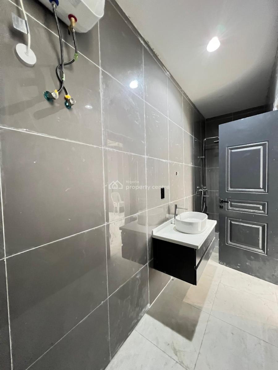 Spacious 2 Bedroom Apartment with  Bq, Swimming Pool, Gym and Elevator, Lekki Phase 1, Lekki, Lagos, Flat / Apartment for Sale