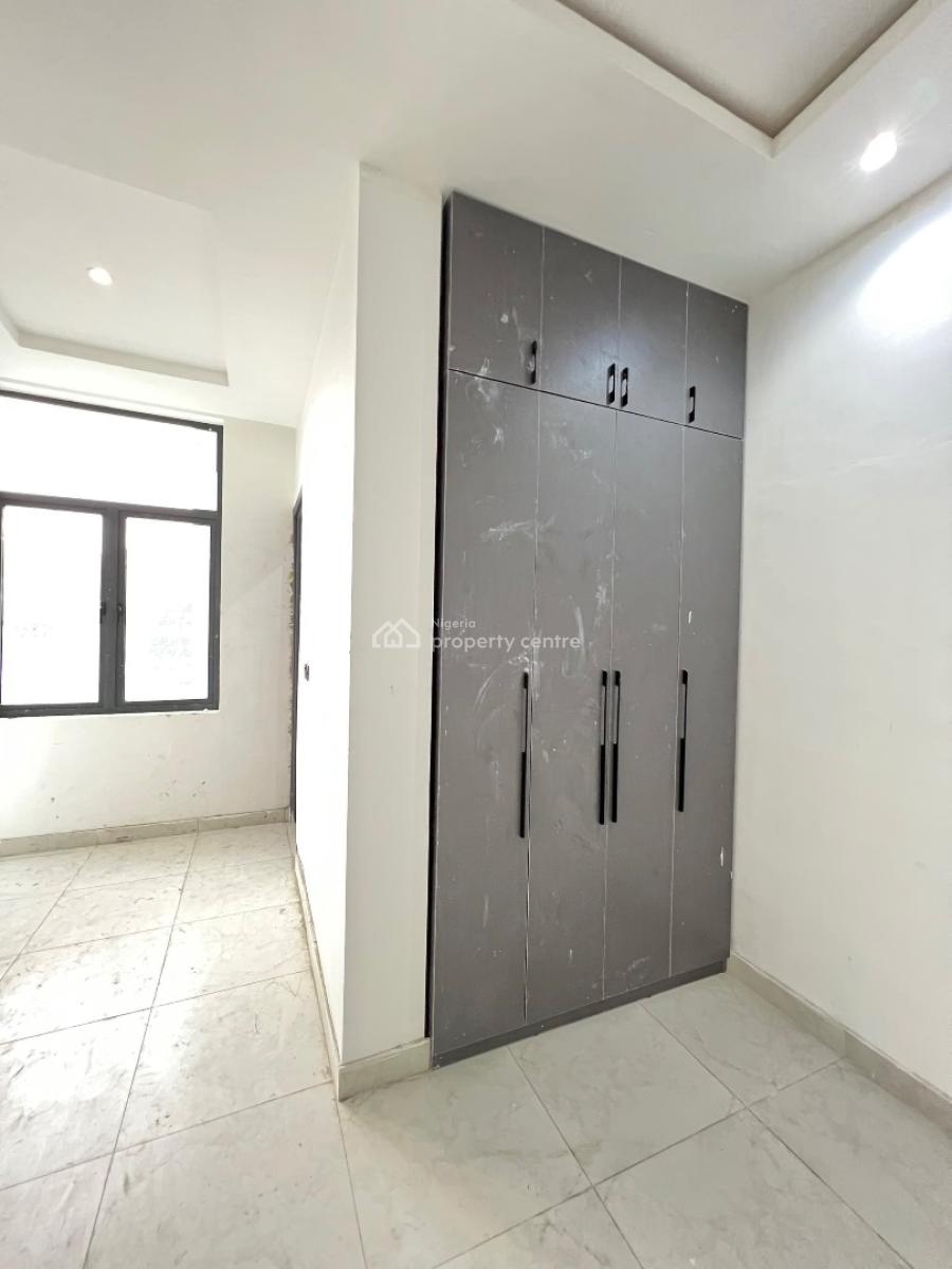 Spacious 2 Bedroom Apartment with  Bq, Swimming Pool, Gym and Elevator, Lekki Phase 1, Lekki, Lagos, Flat / Apartment for Sale