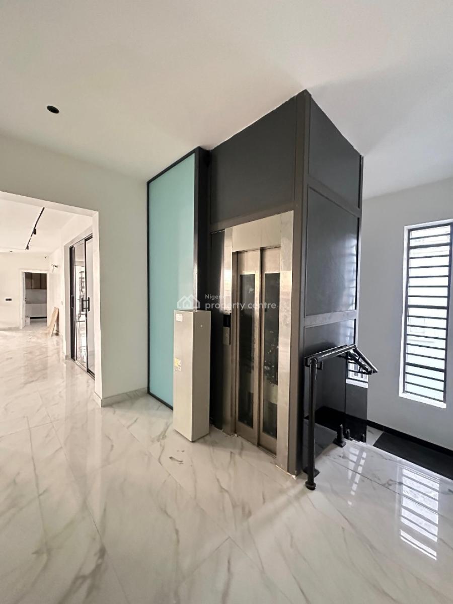 Elegant 4 Bedroom Penthouse with 10kv Lithium Inverter, Bq, Smart Home, Lekki Phase 1, Lekki, Lagos, Block of Flats for Sale