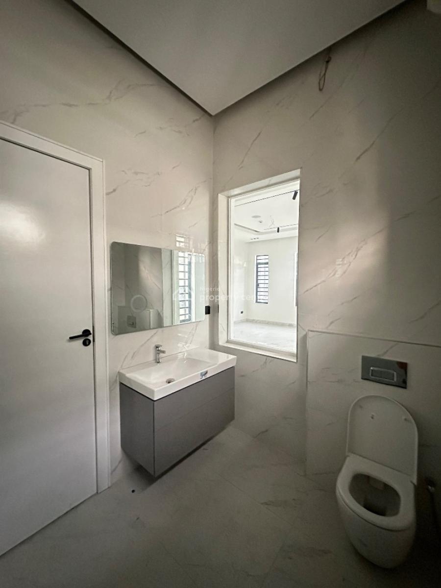 Elegant 4 Bedroom Penthouse with 10kv Lithium Inverter, Bq, Smart Home, Lekki Phase 1, Lekki, Lagos, Block of Flats for Sale