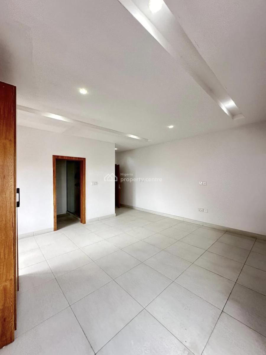 Spacious 2 Bedroom Apartment with  Pool, Elevator and Gym., Lekki Phase 1, Lekki, Lagos, Flat / Apartment for Sale