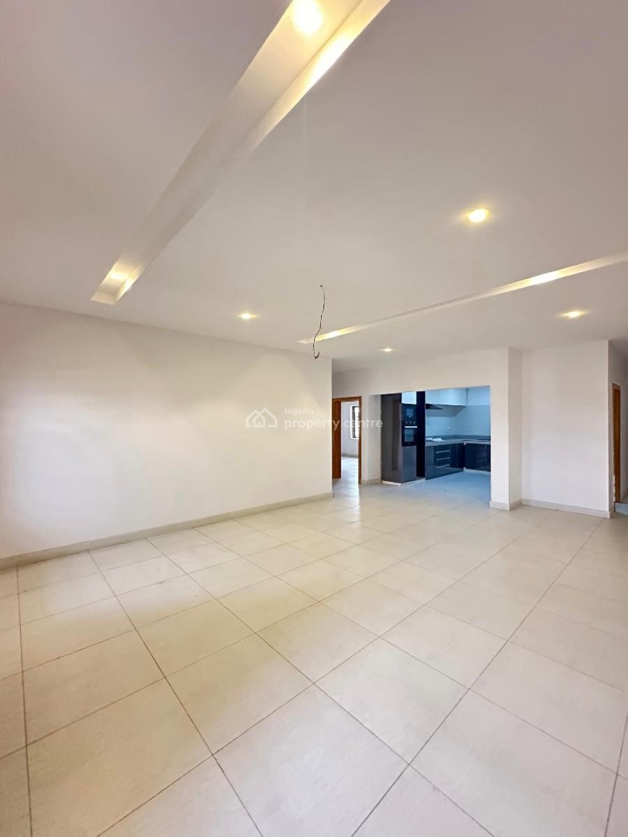 Spacious 2 Bedroom Apartment with  Pool, Elevator and Gym., Lekki Phase 1, Lekki, Lagos, Flat / Apartment for Sale