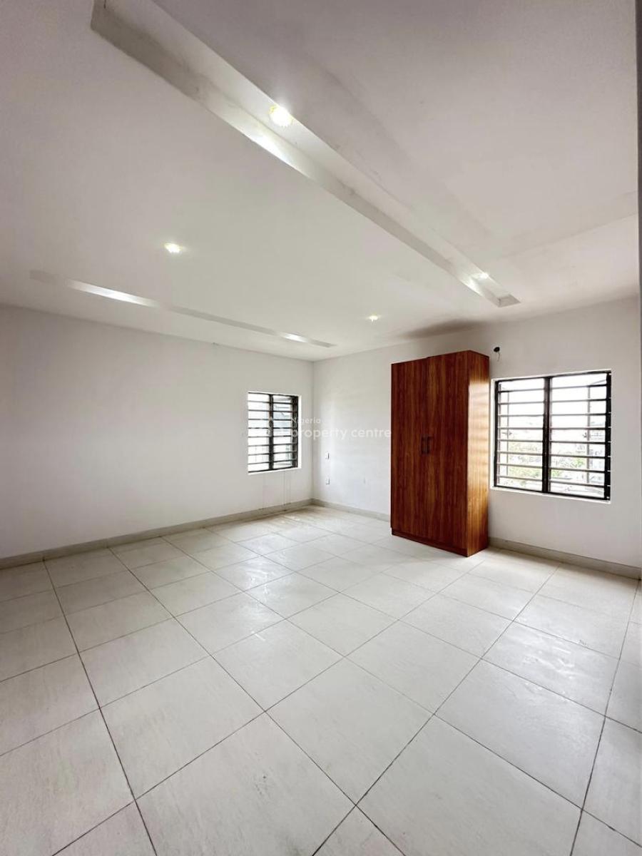 Spacious 2 Bedroom Apartment with  Pool, Elevator and Gym., Lekki Phase 1, Lekki, Lagos, Flat / Apartment for Sale