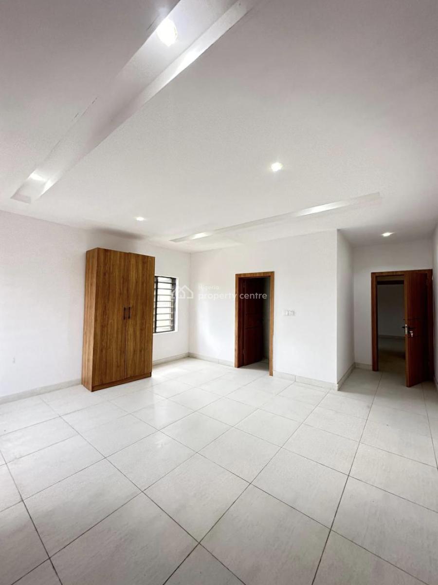 Spacious 2 Bedroom Apartment with  Pool, Elevator and Gym., Lekki Phase 1, Lekki, Lagos, Flat / Apartment for Sale