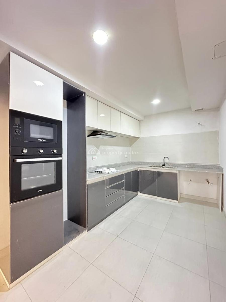 Spacious 2 Bedroom Apartment with  Pool, Elevator and Gym., Lekki Phase 1, Lekki, Lagos, Flat / Apartment for Sale