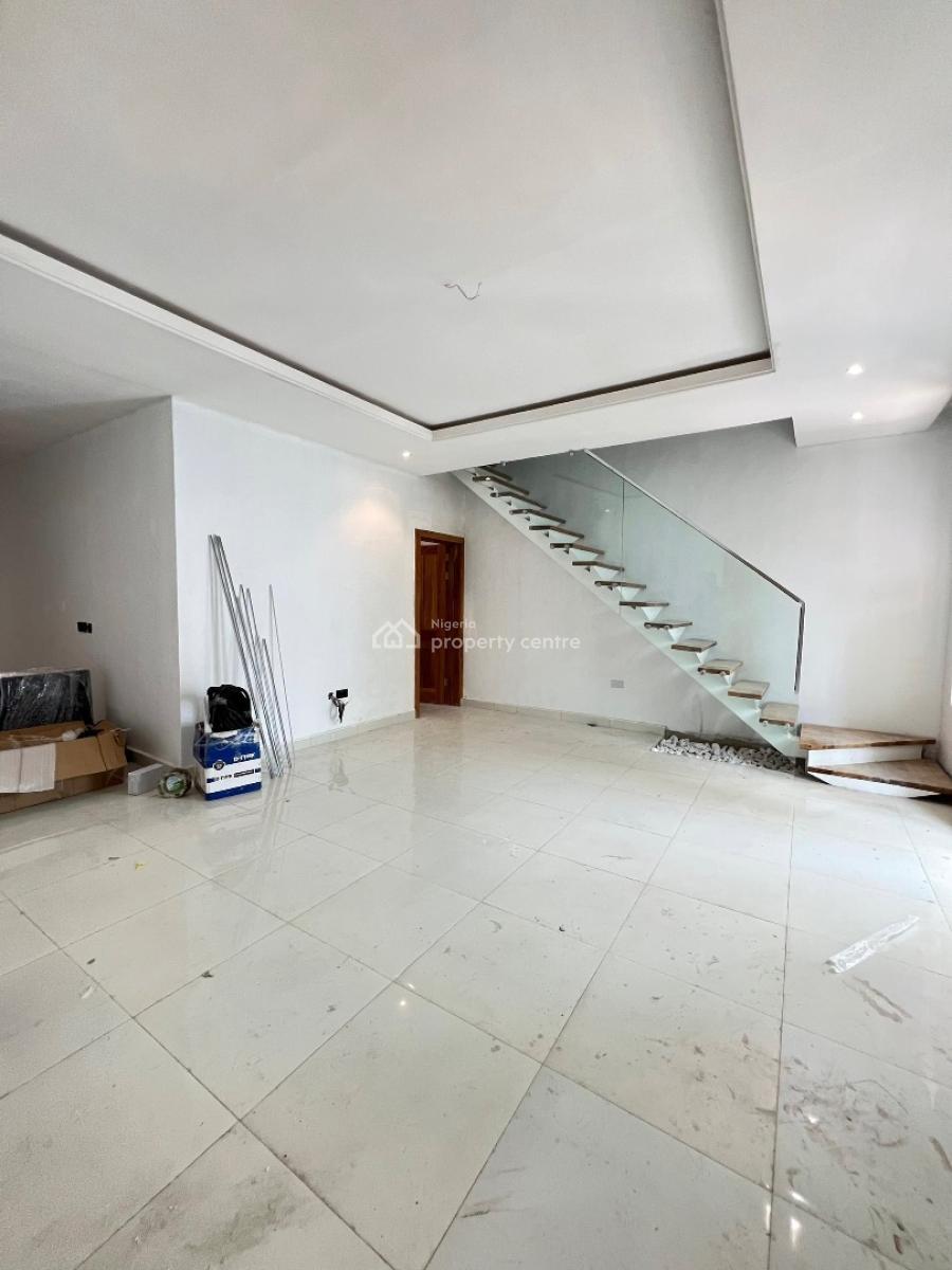 Exquisite 2 Bedroom Maisonette Suitable for Investment, Lekki Phase 1, Lekki, Lagos, Block of Flats for Sale