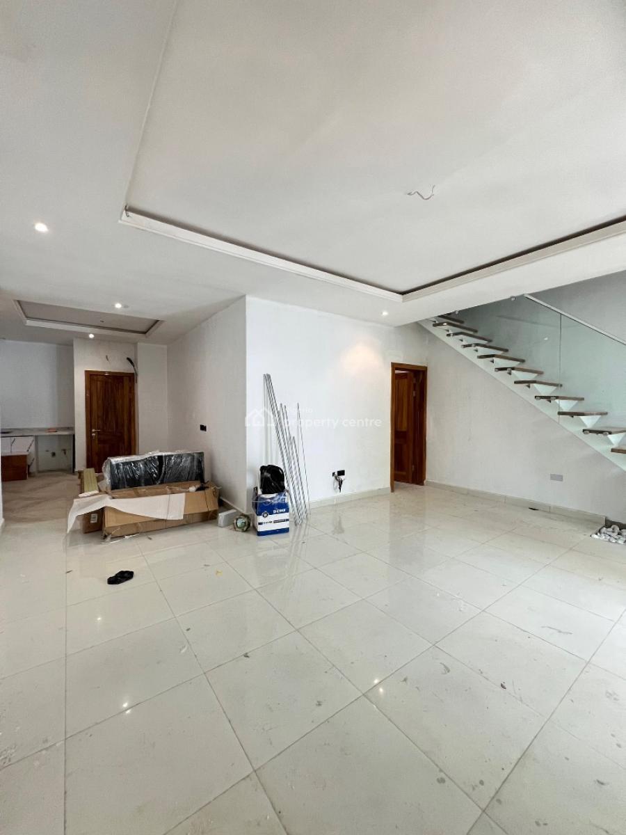 Exquisite 2 Bedroom Maisonette Suitable for Investment, Lekki Phase 1, Lekki, Lagos, Block of Flats for Sale