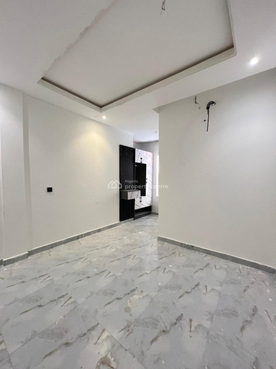 Exquisite 2 Bedroom Maisonette Suitable for Investment, Lekki Phase 1, Lekki, Lagos, Block of Flats for Sale