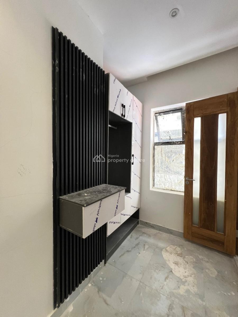 Exquisite 2 Bedroom Maisonette Suitable for Investment, Lekki Phase 1, Lekki, Lagos, Block of Flats for Sale