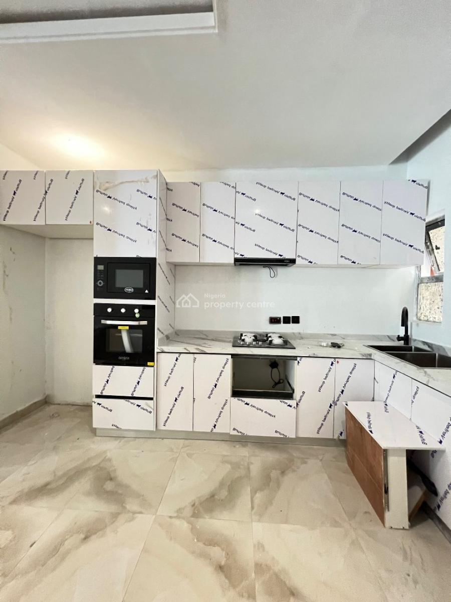 Exquisite 2 Bedroom Maisonette Suitable for Investment, Lekki Phase 1, Lekki, Lagos, Block of Flats for Sale