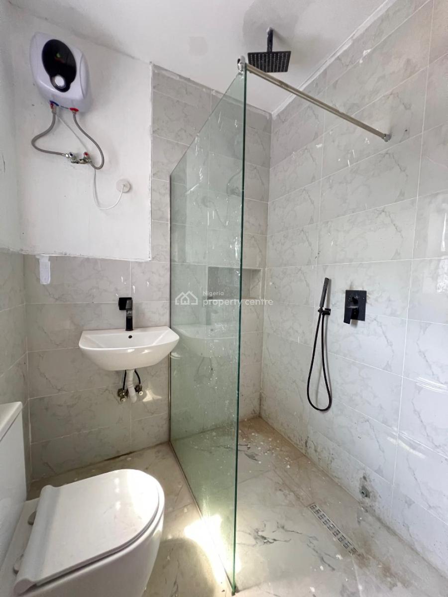 Exquisite 2 Bedroom Maisonette Suitable for Investment, Lekki Phase 1, Lekki, Lagos, Block of Flats for Sale