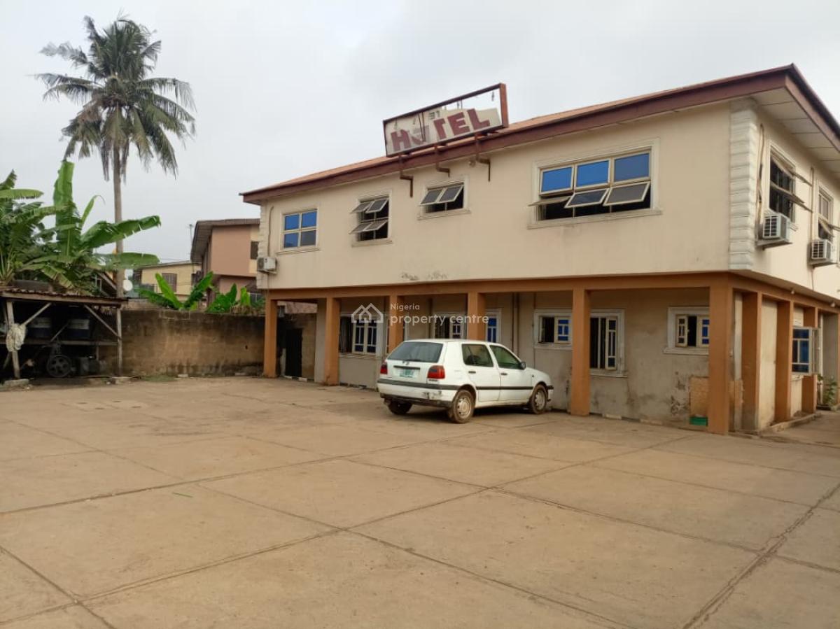 Standard 21 Rooms Hotel, Very Spacious on 1300sqm, Lagos - Ibadan Expressway, Agbowo, Ibadan, Oyo, Hotel / Guest House for Sale
