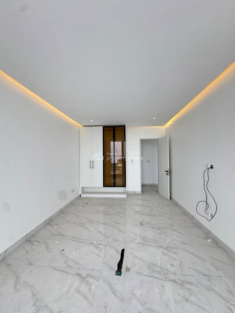 Exquisitely Built 2  Bedroom Apartment, Lekki Phase 1, Lekki, Lagos, Flat / Apartment for Sale