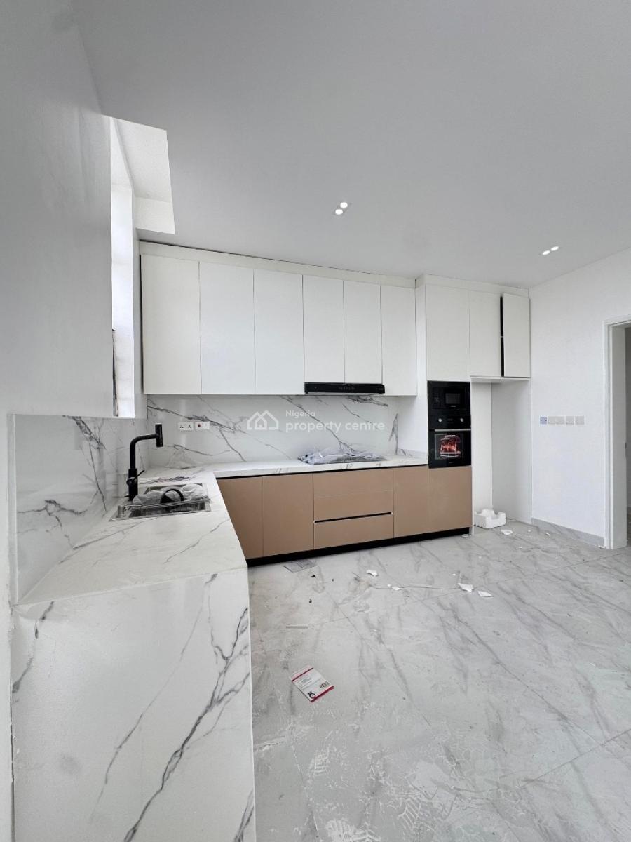 Exquisitely Built 2  Bedroom Apartment, Lekki Phase 1, Lekki, Lagos, Flat / Apartment for Sale