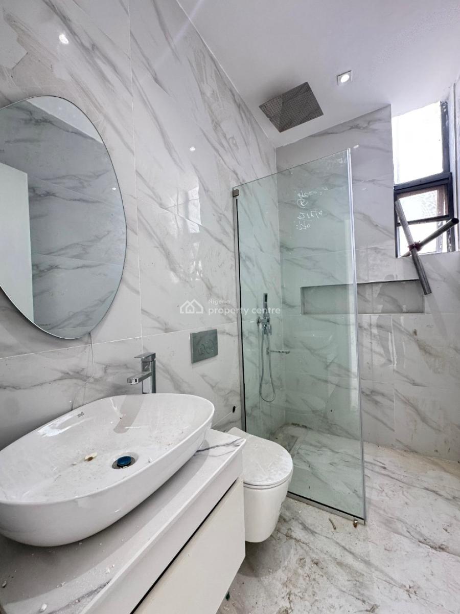 Exquisitely Built 2  Bedroom Apartment, Lekki Phase 1, Lekki, Lagos, Flat / Apartment for Sale