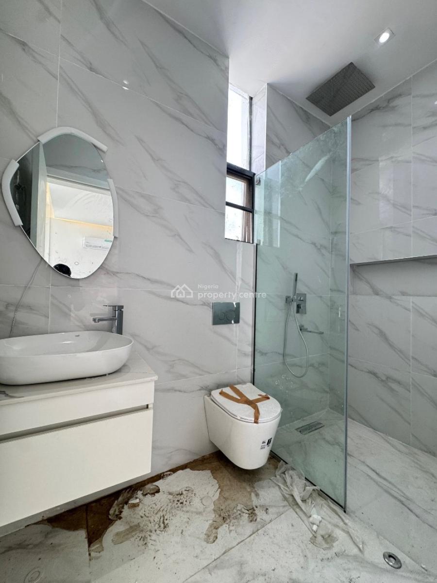 Exquisitely Built 2  Bedroom Apartment, Lekki Phase 1, Lekki, Lagos, Flat / Apartment for Sale