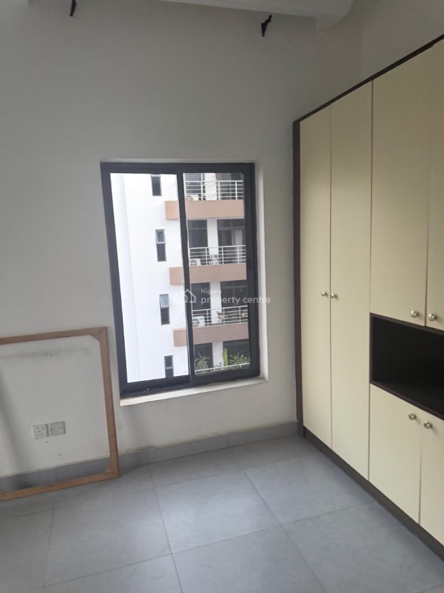 Spacious 1 Bedroom, Off Yusuf Abiodun Way, Oniru, Victoria Island (vi), Lagos, Mini Flat (room and Parlour) for Sale