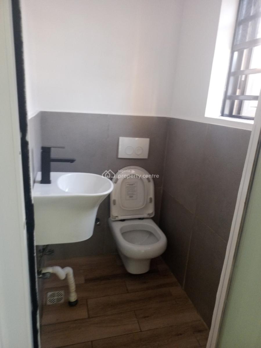 Fully Serviced 2 Bedroom Apartment, Upstairs with Bq, Oba Amusa Estate, Agungi, Lekki, Lagos, Flat / Apartment for Rent