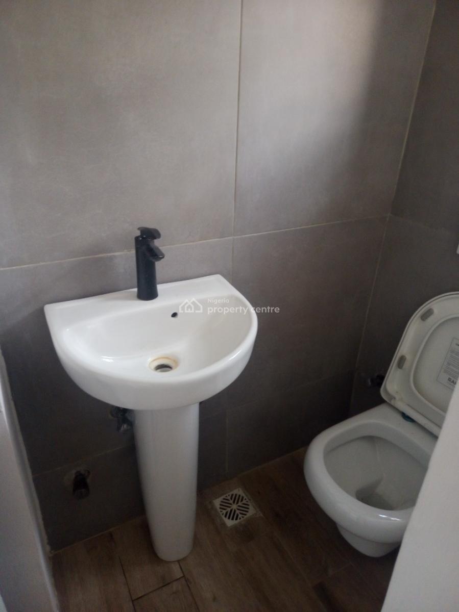 Fully Serviced 2 Bedroom Apartment, Upstairs with Bq, Oba Amusa Estate, Agungi, Lekki, Lagos, Flat / Apartment for Rent