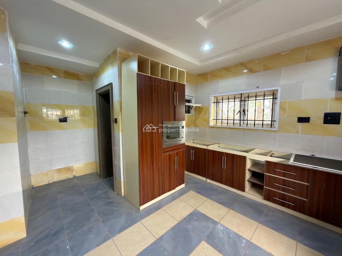 6 Bedroom Semi-detached House, Asokoro District, Abuja, Semi-detached Duplex for Rent