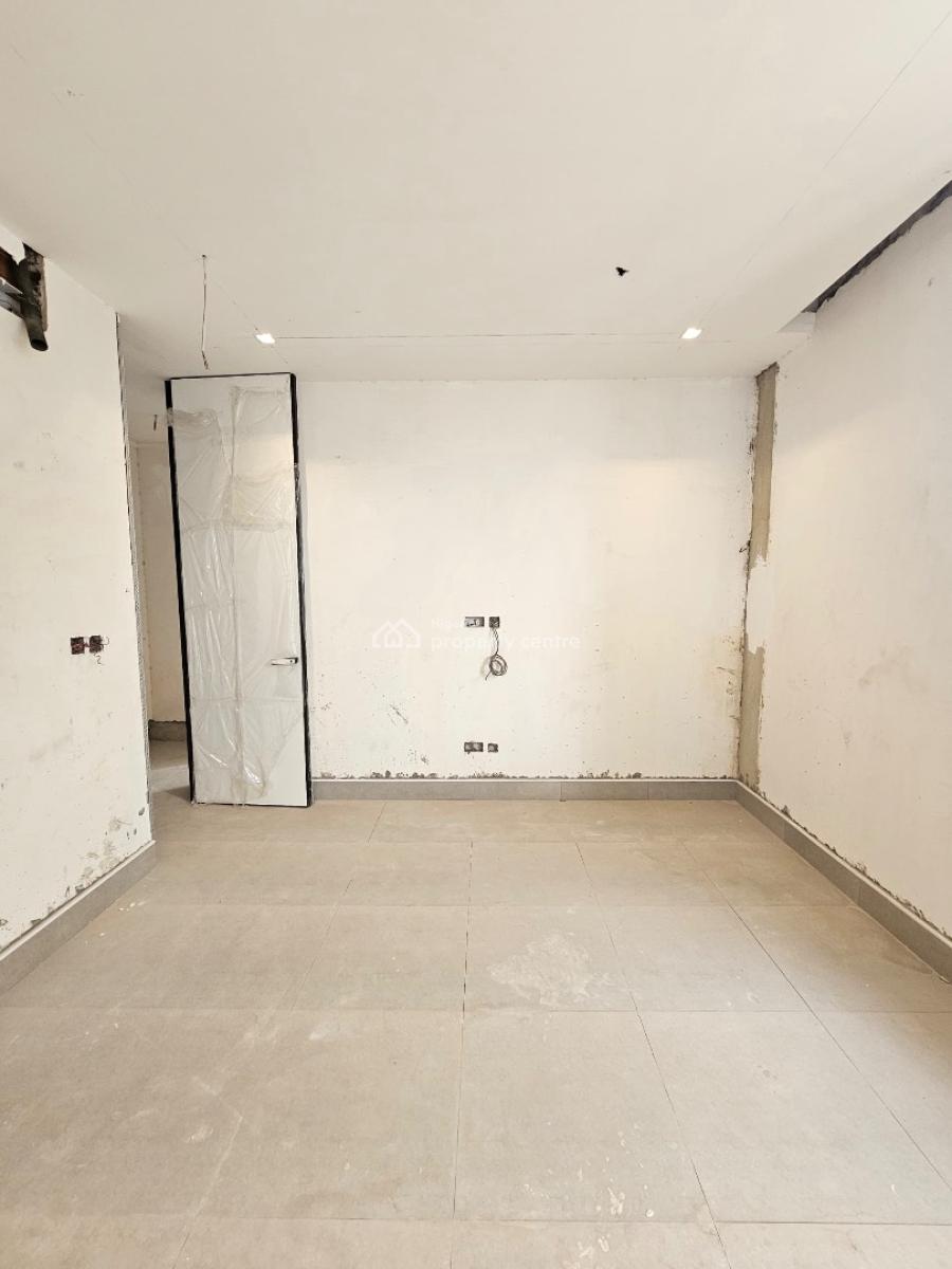 Exclusive 4 Bedroom Maisonette, Plus Bq, Elevator, Lekki Phase 1, Lekki, Lagos, Block of Flats for Sale