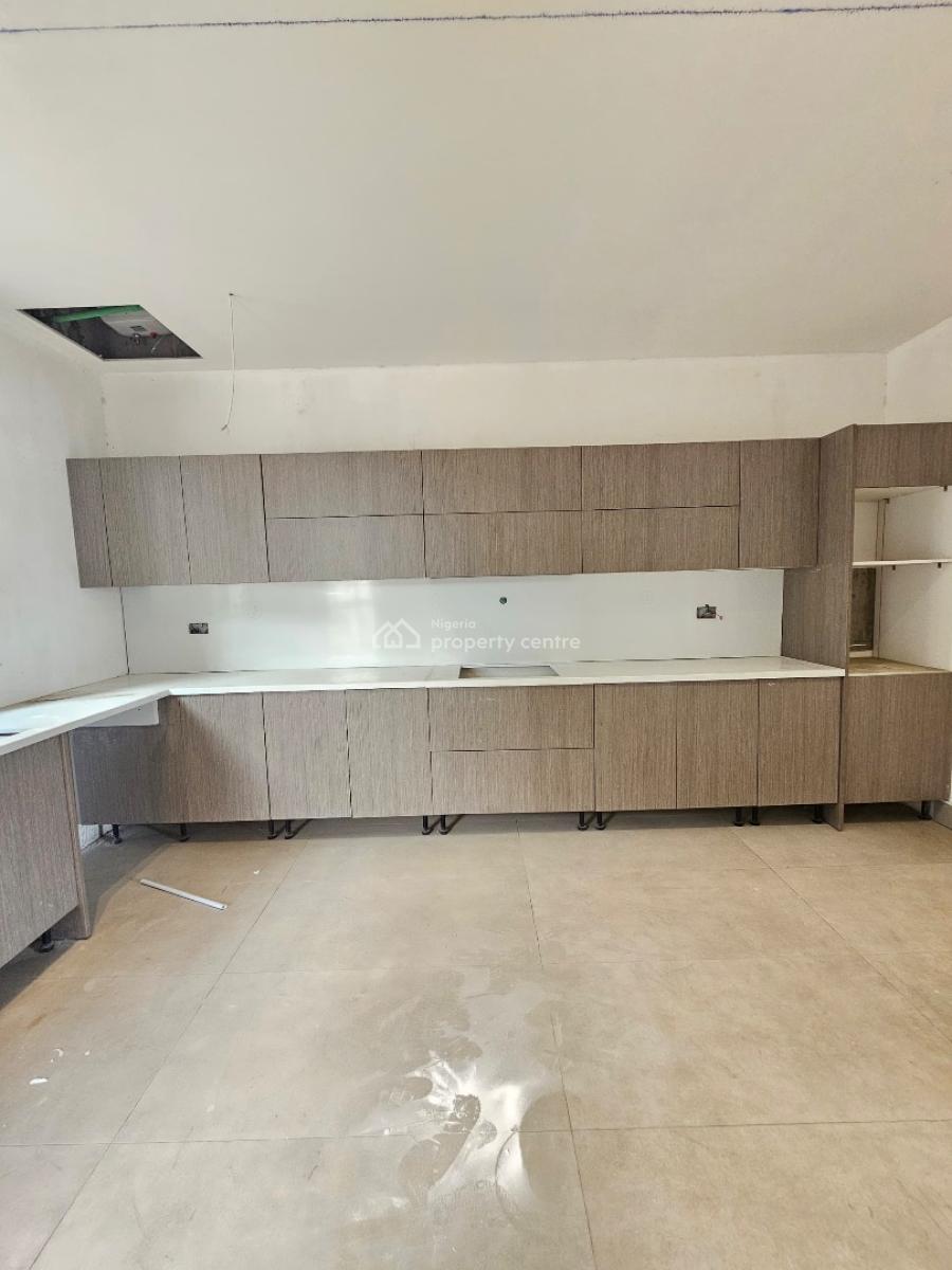 Exclusive 4 Bedroom Maisonette, Plus Bq, Elevator, Lekki Phase 1, Lekki, Lagos, Block of Flats for Sale