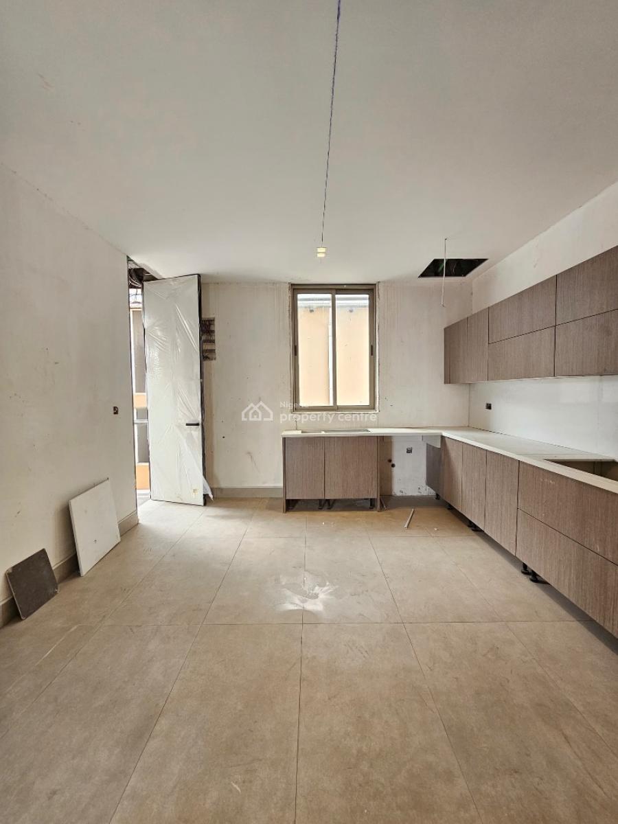 Exclusive 4 Bedroom Maisonette, Plus Bq, Elevator, Lekki Phase 1, Lekki, Lagos, Block of Flats for Sale