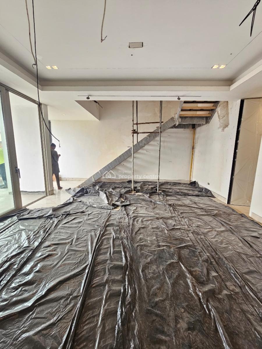 Exclusive 4 Bedroom Maisonette, Plus Bq, Elevator, Lekki Phase 1, Lekki, Lagos, Block of Flats for Sale