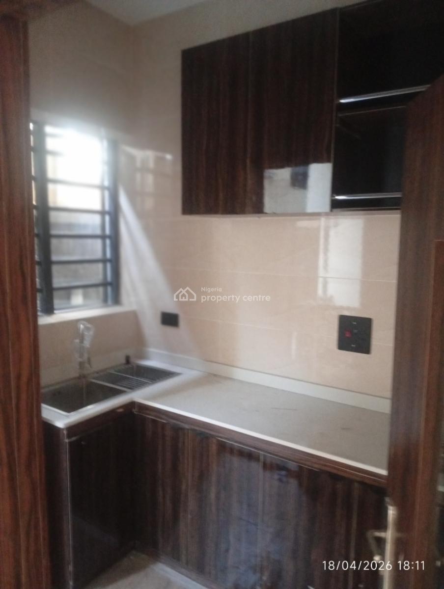 Executive 2 Bedroom Flat, Off Ajibola Crescent Alapere Lagos, Alapere, Ketu, Lagos, Flat / Apartment for Rent