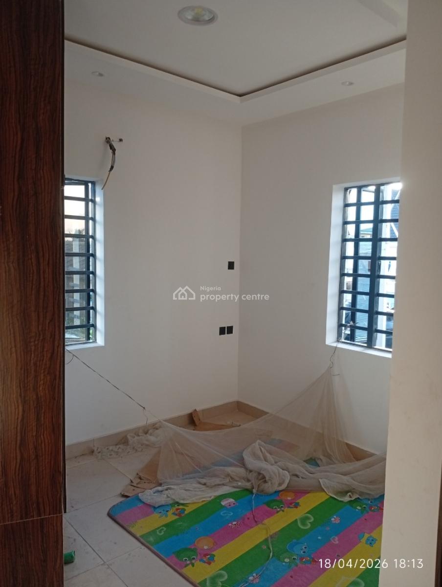 Executive 2 Bedroom Flat, Off Ajibola Crescent Alapere Lagos, Alapere, Ketu, Lagos, Flat / Apartment for Rent